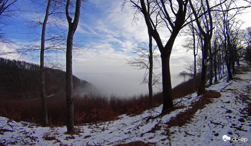 Téli köd Parádsasvár felett