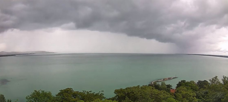 Zivatar a Balatonon