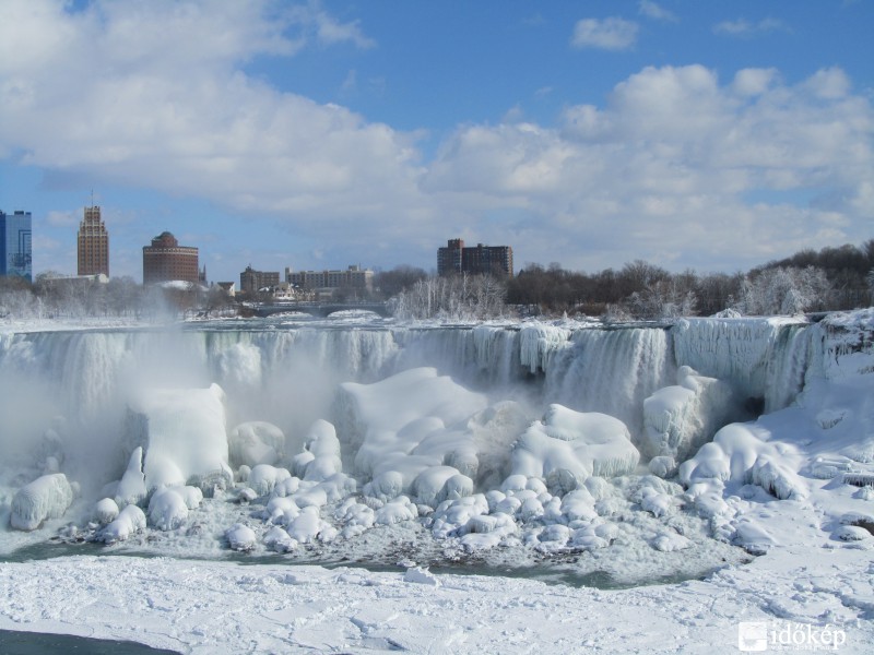 Niagara-vízesés befagyva