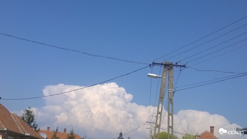 Észak felől  megnövekszik a gomolyfelhő 