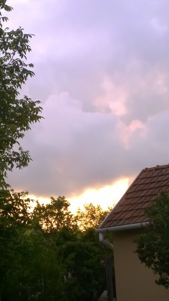 "Derengő fény "