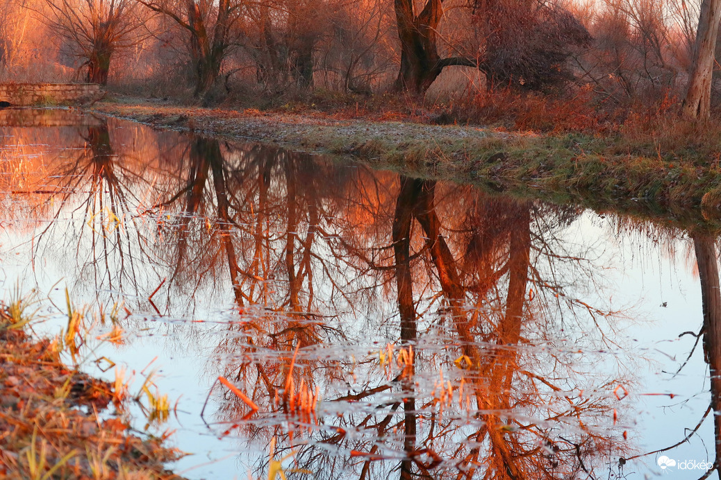 Hajnali tükröződés
