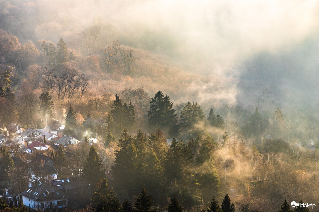 Látkép a salgói várból.