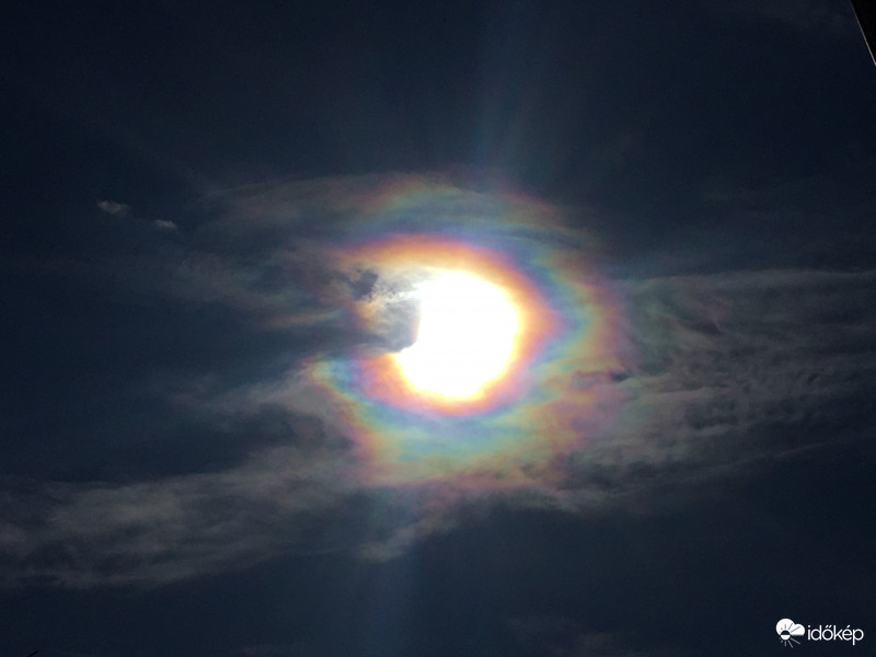 Káprázatos délelőtti napkoszorúk, a képek nincsenek szerkesztve :)