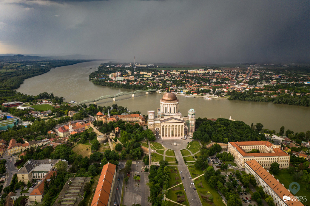 Érkezik a vihar Esztergomba