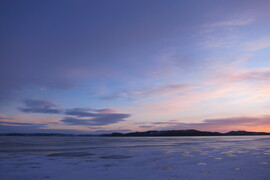 Színes felhők a jeges Balaton fölött-1