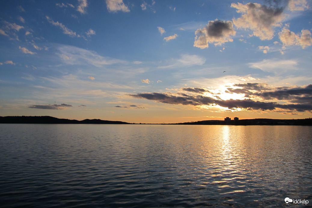 Felhős naplemente Balatonfüreden