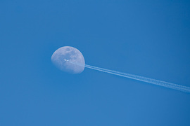 Holdba szálló gépmadár