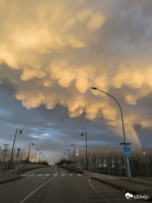 Mammatus felhők a vihar után