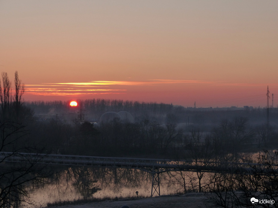 Párás napkelte 