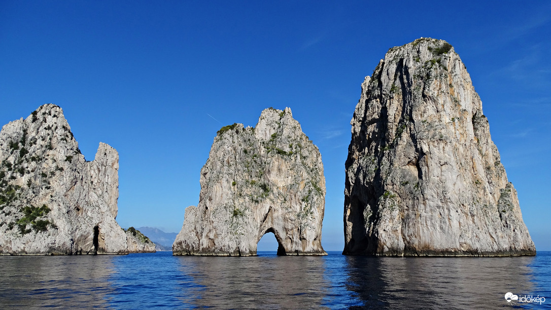 Tirrén-tenger, Faraglioni