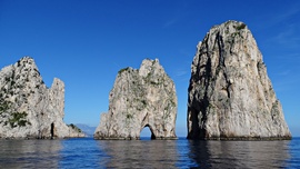Tirrén-tenger, Faraglioni