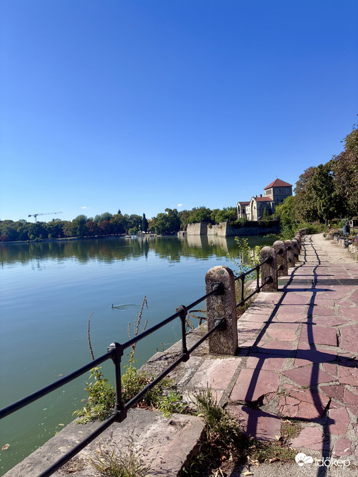Tatai vàrhoz közeledve