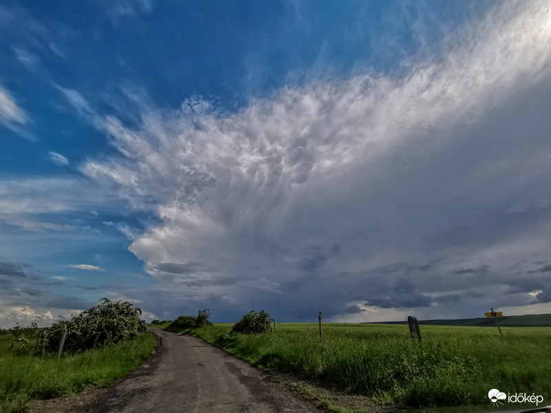 Hatvan irányából érkező zivatar. 