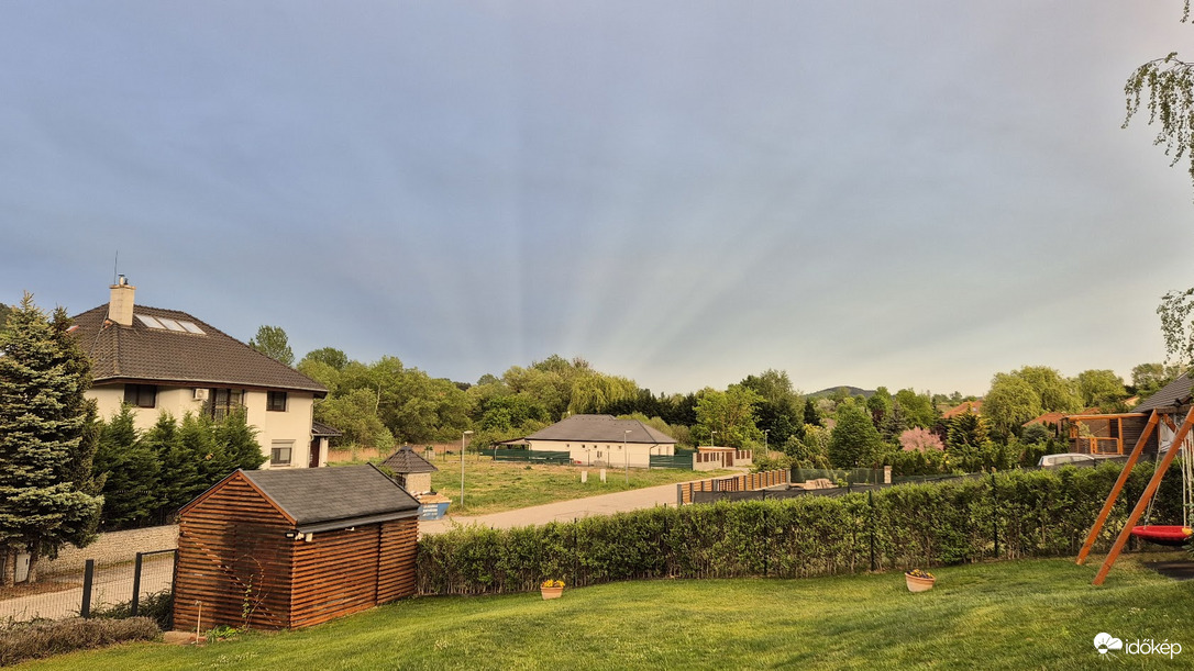 anticrepuscular rays