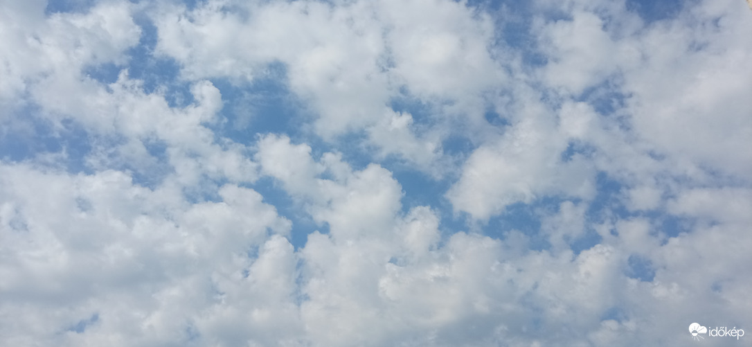 10:08-kor, mondom fotózok egy égképet ;))