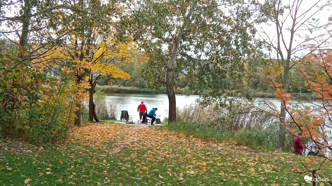 Ősszel a tónál 
