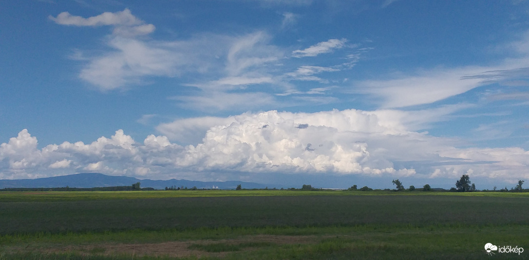 Felhők a Mátra fölött 