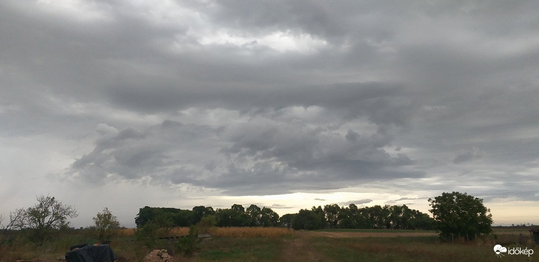 Felhők, melyek már öntözést hoztak a tájra 
