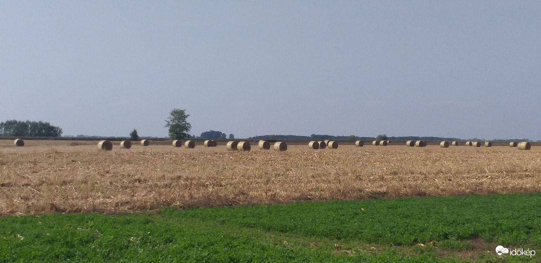 Őszbe fordul a táj, már a kukoricaszár is bálákban pihen