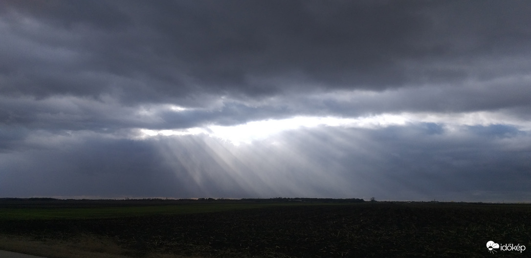 Egyszer csak hirtelen beborult, de mégsem teljesen