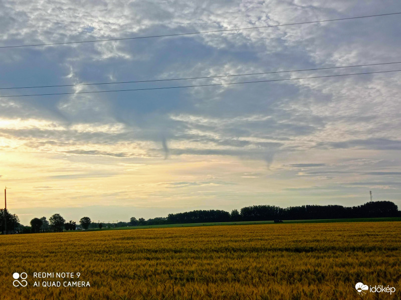 3 felhőtölcsér Mezőhegyes felett