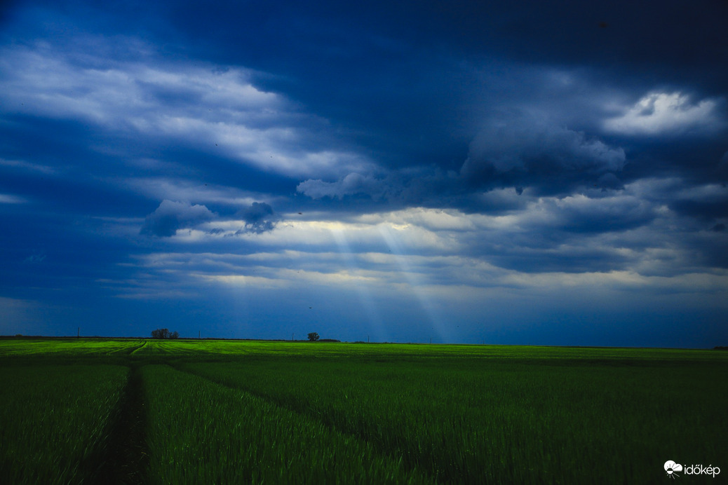 Tyndallos sötét égbolt 