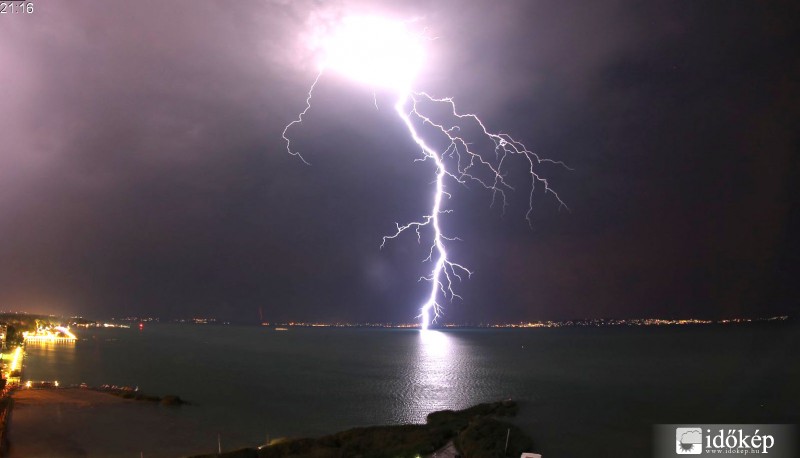 Single-lightning-large-orig2-150815