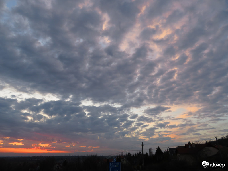 Gödöllő, ma 19:18-kor