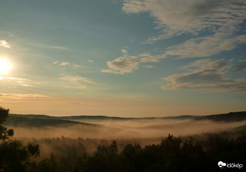 Felhők fent, felhő lent