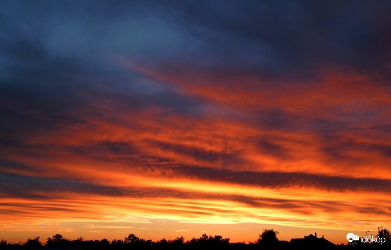 Naplemente Gödöllő felett (tegnap 20:46-kor)