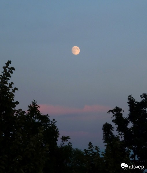 Kerekedőben (tegnap 19:41-kor Gödöllő felett)