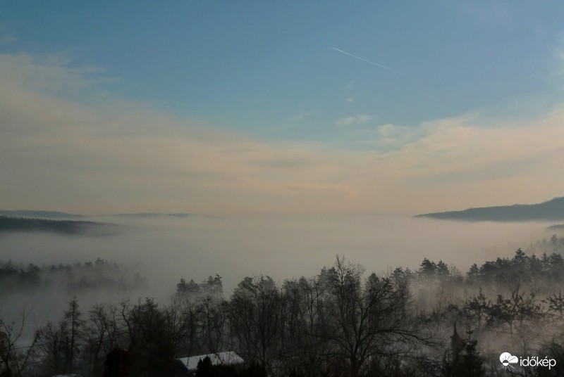 Mai ködös látkép