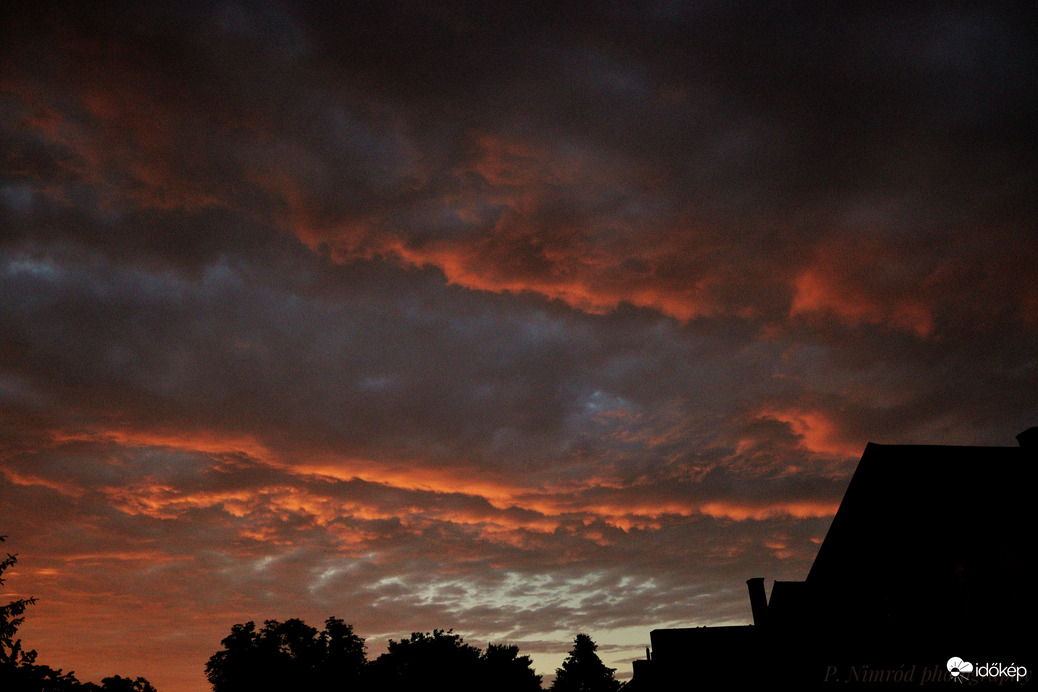 Mai elképesztő tüzes naplemente ☺️