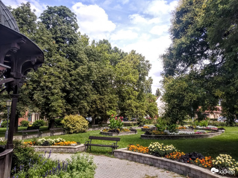 Mesél a park 