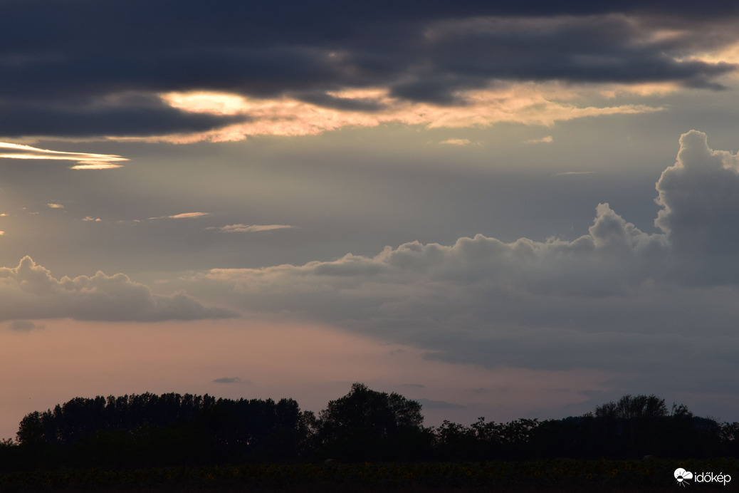 Naplemente előtti fényjáték