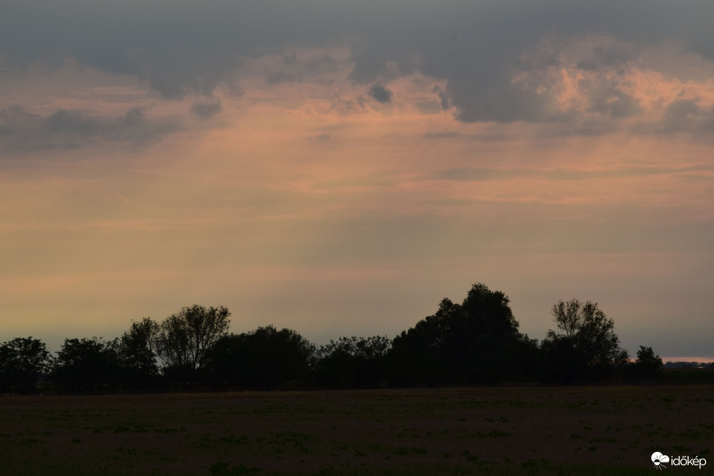 Naplemente előtti pillanatok Dévaványán