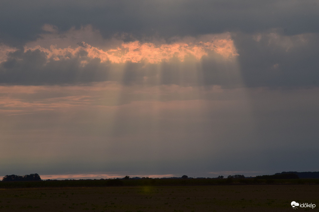 Naplemente előtti pillanatok Dévaványán