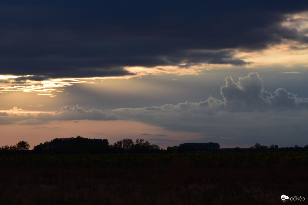 Naplemente előtti fényjáték
