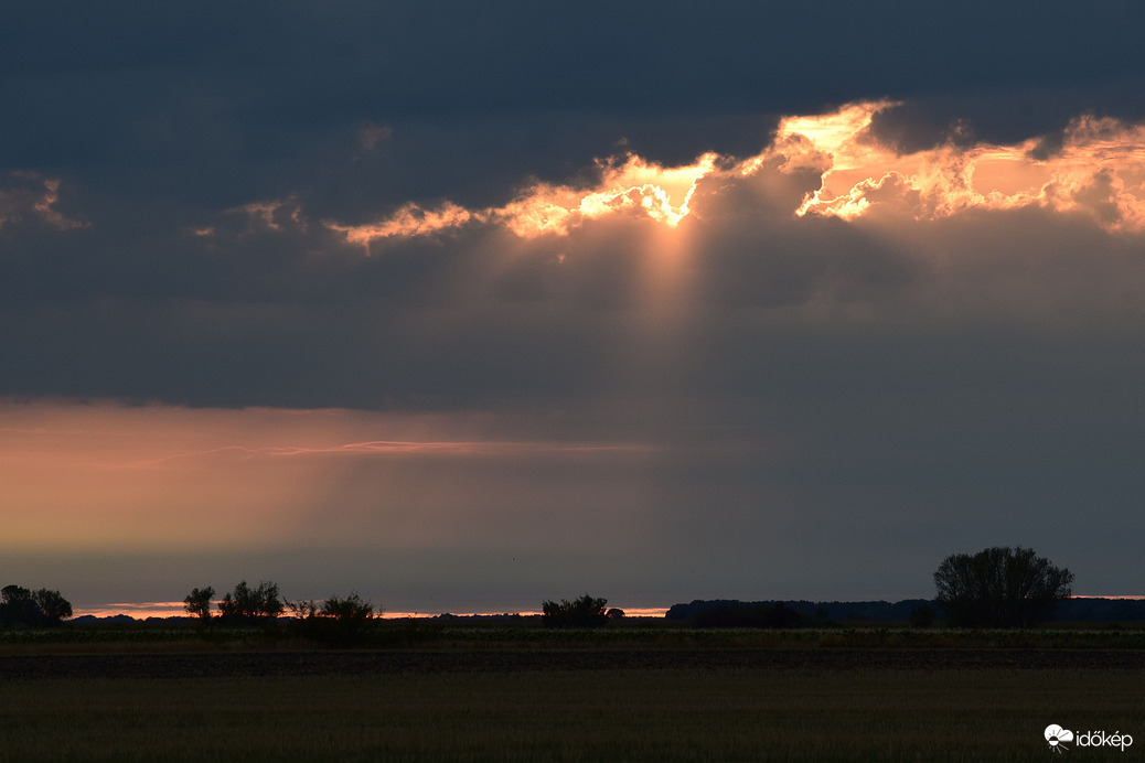 Naplemente előtti pillanatok Dévaványán