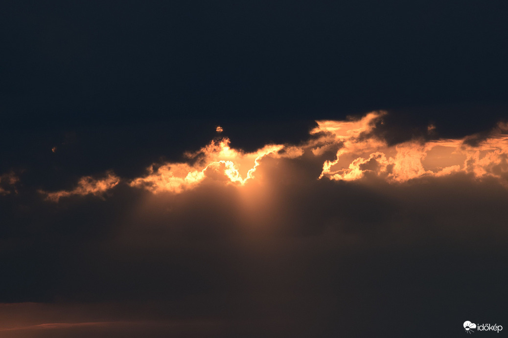 Naplemente előtti pillanatok Dévaványán