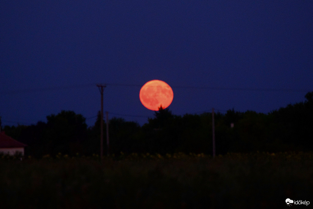 Dévaványán is felkelt az augusztusi telihold