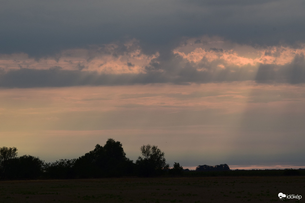 Naplemente előtti pillanatok Dévaványán