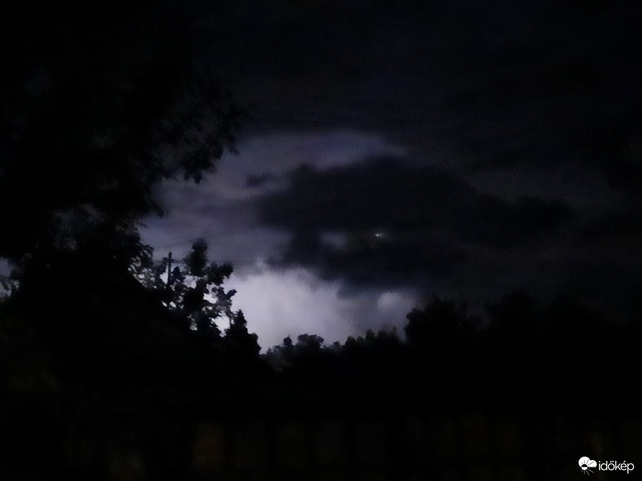 Esti vihar Dévaványán.