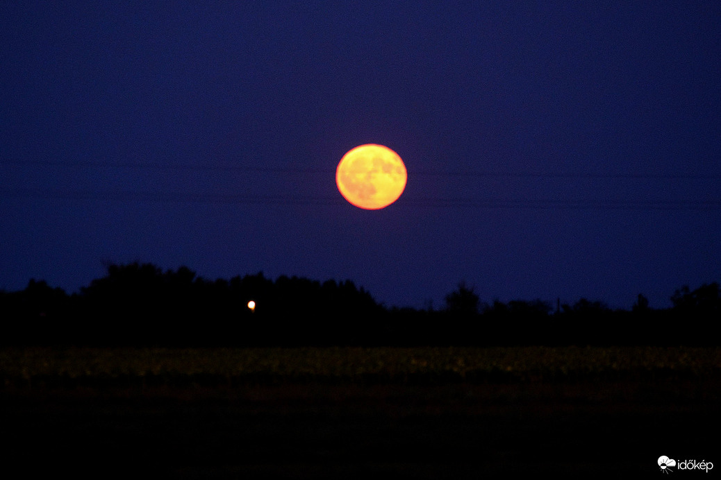Dévaványán is felkelt az augusztusi telihold