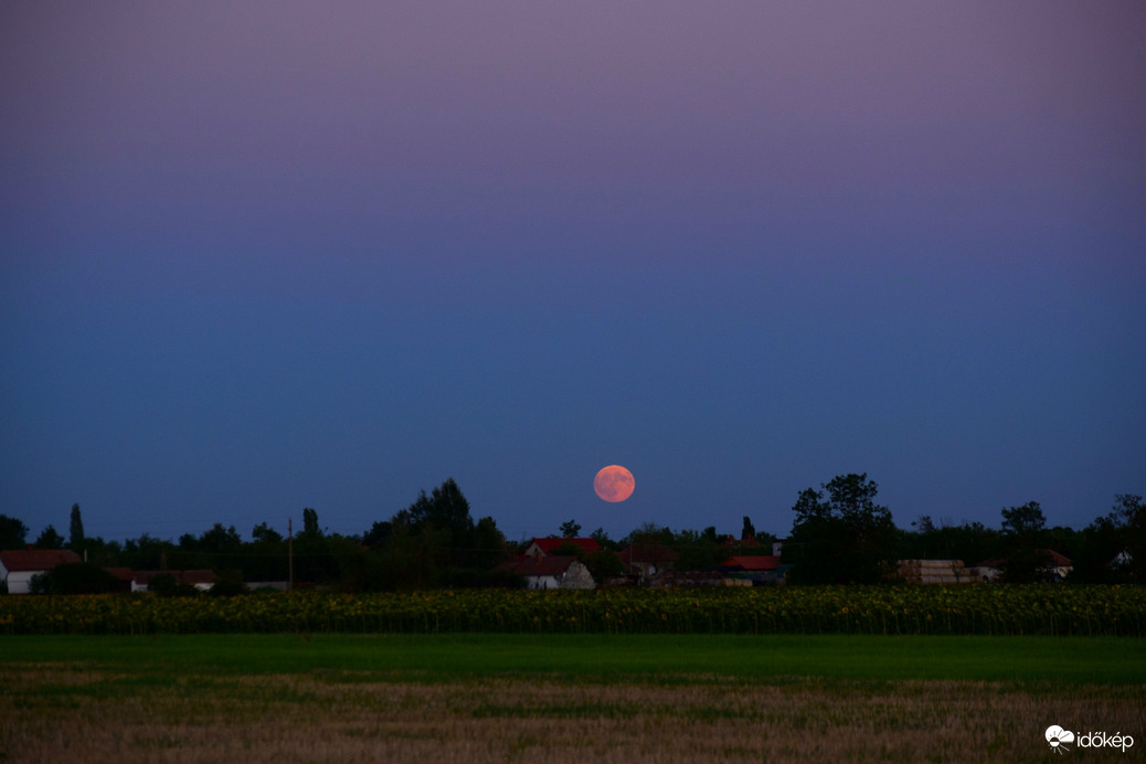 Telihold előtti holdkelte Dévaványán