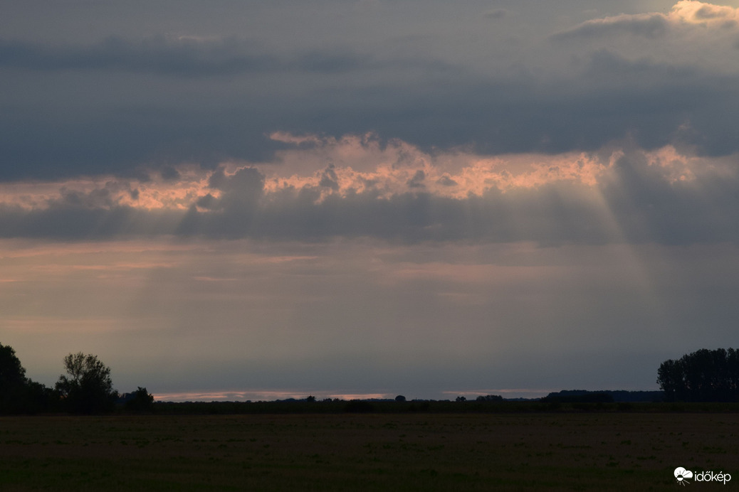 Naplemente előtti pillanatok Dévaványán