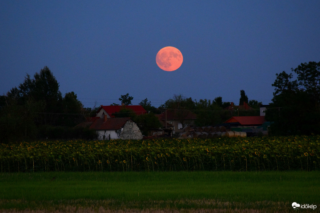Telihold előtti holdkelte Dévaványán