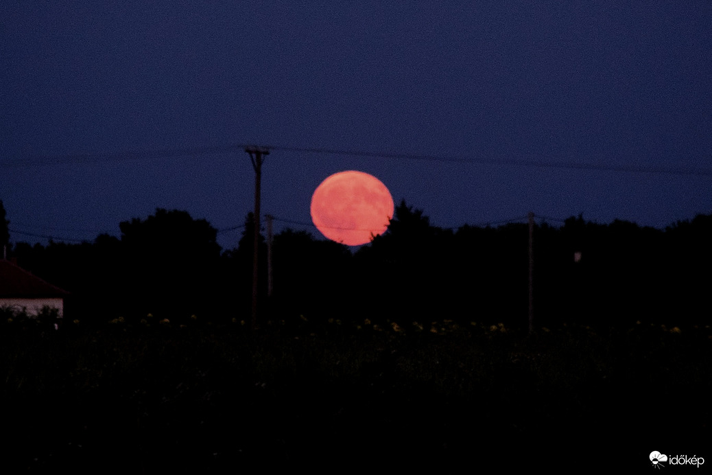 Dévaványán is felkelt az augusztusi telihold