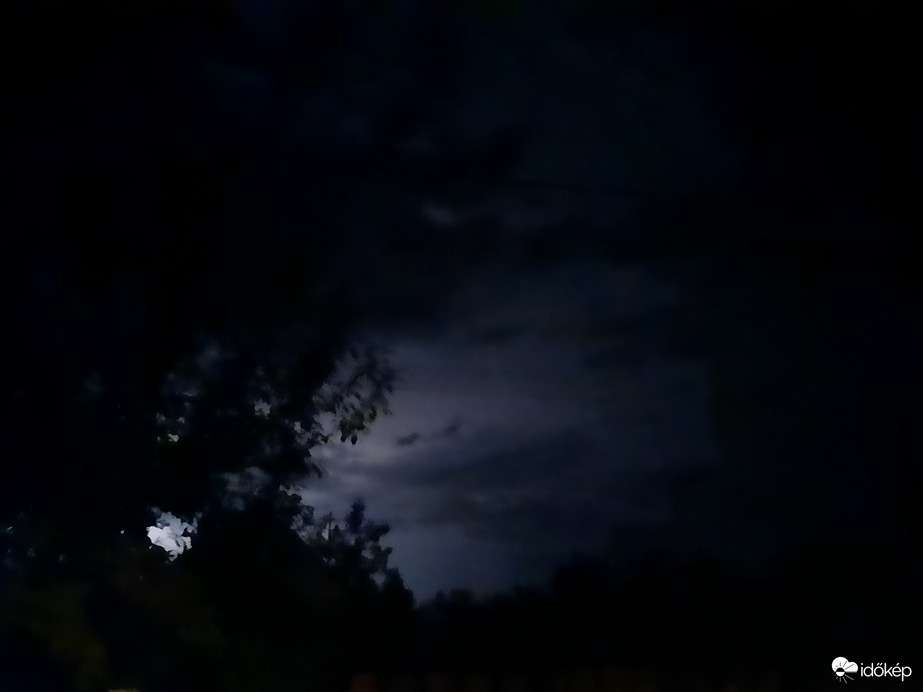 Esti vihar Dévaványán.